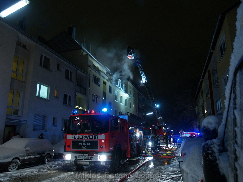 Feuer in Kueche Koeln Vingst Homarstr P623.JPG